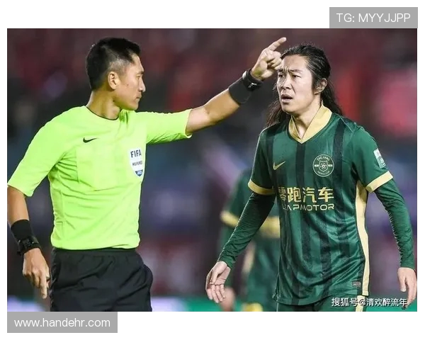 河南队凭李提香乌龙球领先浙江后防线三人染黄局势紧张